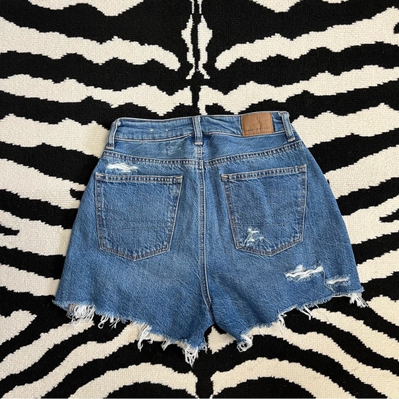 American Eagle Comfort Waist Super Hi-Rise Mom Shorts Denim Jean Shorts Size 00 - Picture 2 of 8